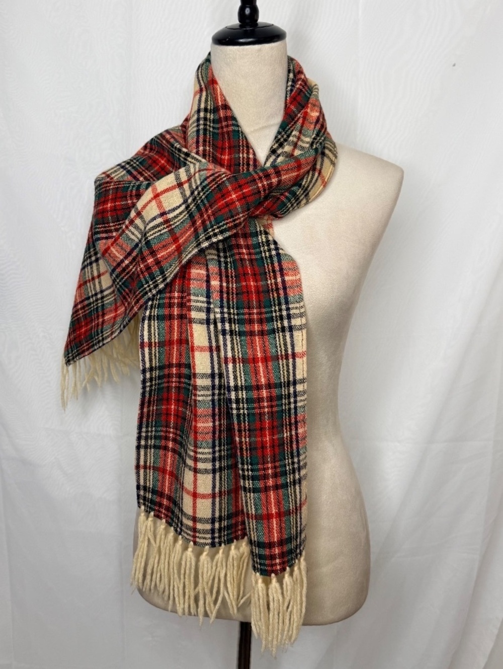 1970’s Vintage Specialty House Plaid Tartan 100% Wool Fringe Scarf